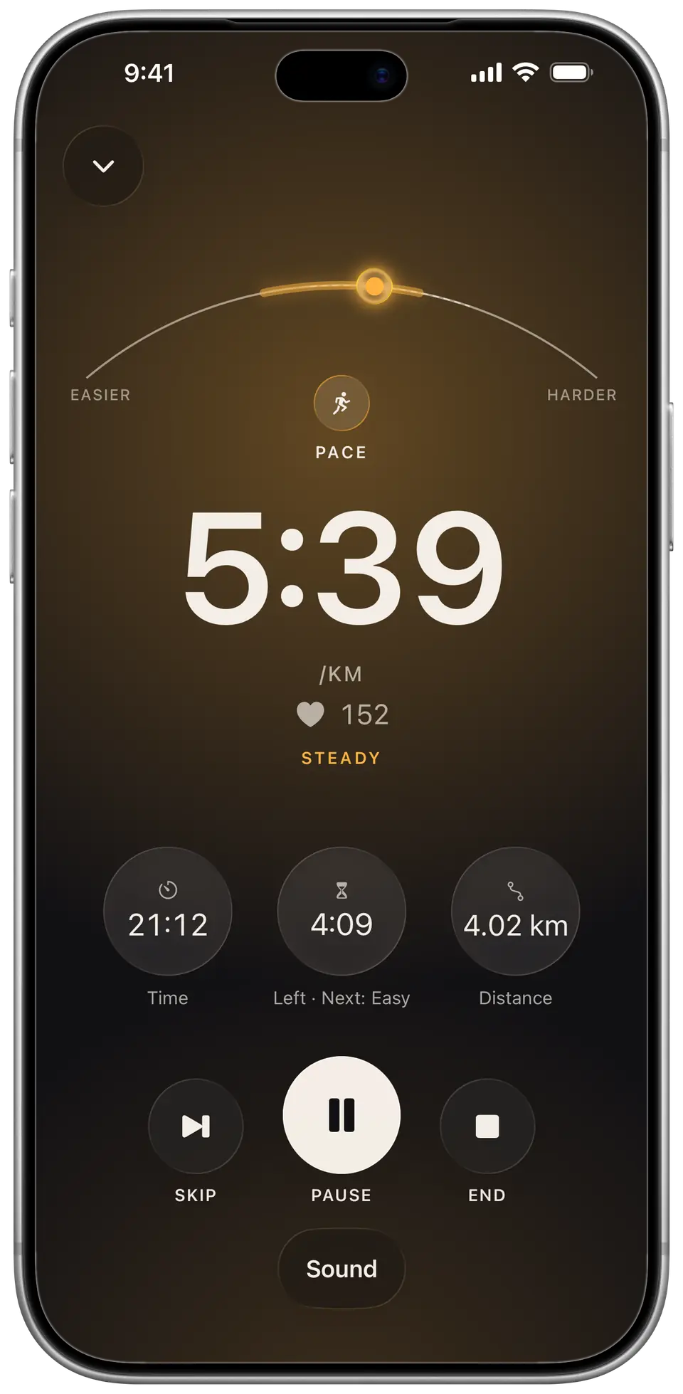 The Gears run screen on iPhone in Gear 2 amber: pace 5:39 per kilometer, heart rate, time left and distance